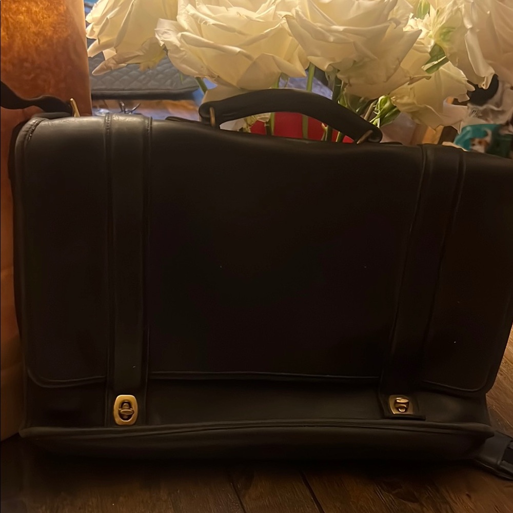 Coach Black Leather Briefcase with Elegant Design